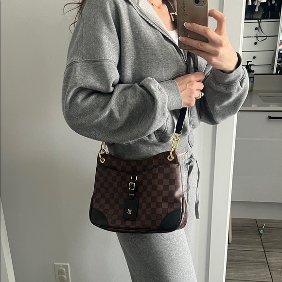 Louis Vuitton Brown Damier Ebene Crossbody with Black Trim & Gold Hardware - Picture 3 of 17